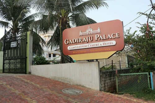 Gadiraju Palace Convention Centre & Hotel, Забронировать Отель Отели Вишакхапатнам с парковкой, Парковка