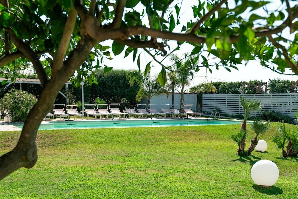 Villa Savarino B&b a Vittoria Piscina con Idromassaggio Campo da Tennis Zona Barbeque Solarium Centro Eventi
