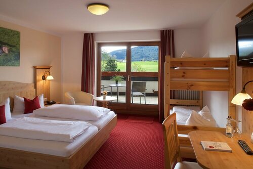 Familienhotel Löwen, Забронировать Отель Отели Нессельванг с бассейном, рядом с Аквапарк Alpspitz-Bade-Center, Бассейн