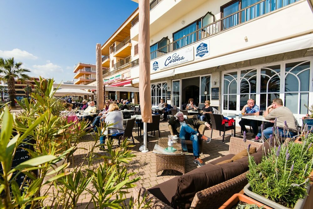 Hostal Port Corona
