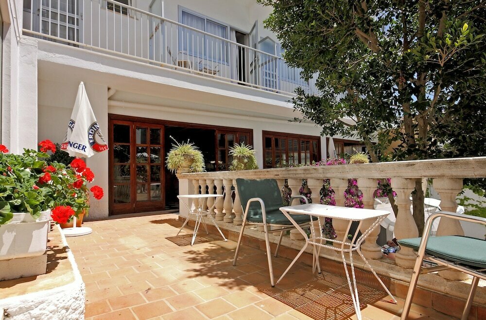 Hostal Cas Bombu