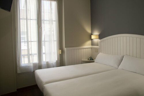 Alda Miramar Rooms, Забронировать Хостел Недорогие отели Хихона, рядом с Парк Los Pericones, недорогие