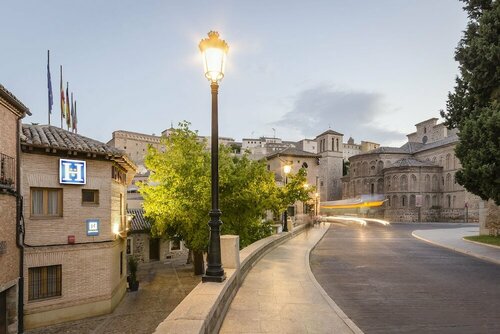 YIT Puerta Bisagra, Забронировать Отель Толедо Toledo Province, рядом с Castillo de San Servando