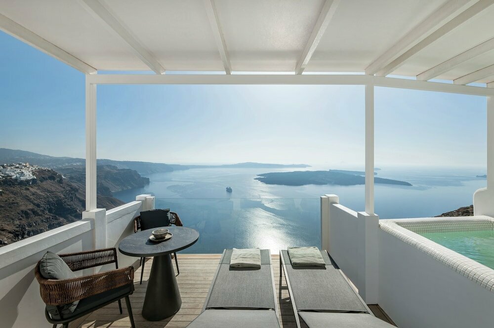 Aqua Luxury Suites by NOMÉE Hospitality Group