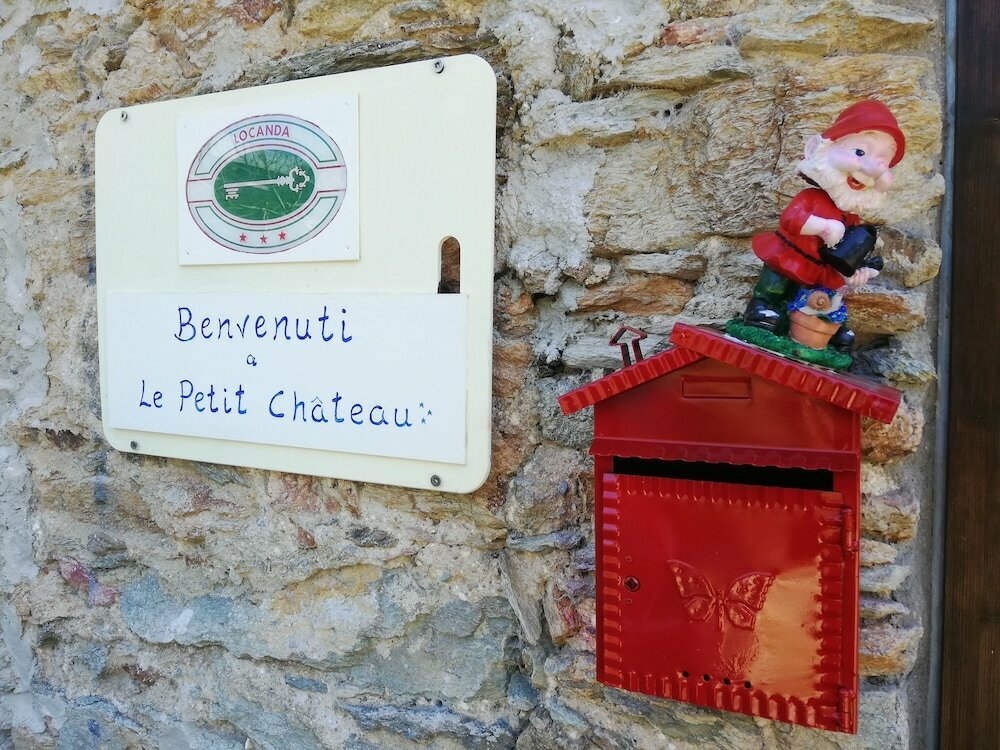 Le Petit Chateau