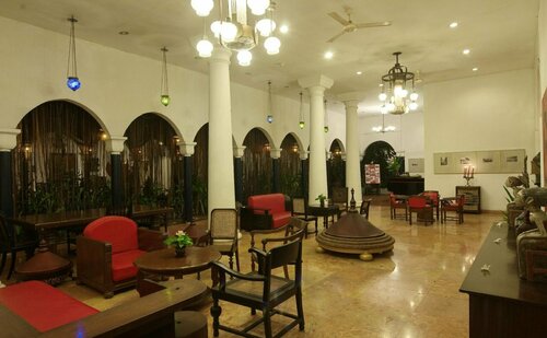 Hotel Tugu Blitar, Забронировать Отель Блитар провинция Восточная Ява