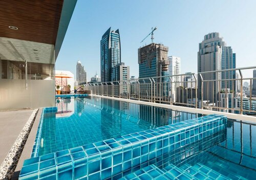 Adelphi Suites Bangkok, Забронировать Отель Кхлонгтей Бангкок, рядом с Ресторан Cabbages &amp; Condoms