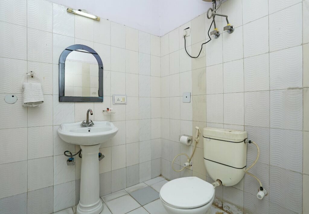 Oyo Hotel Sanjeevni Near Iskcon Temple Noida