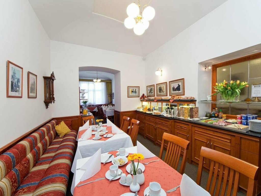 Hotel 16