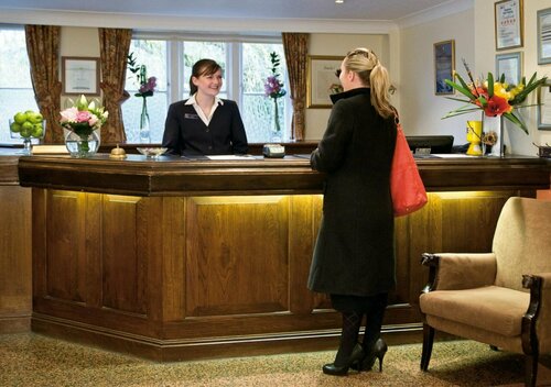 The Courtyard Lymm, Book Hotel Hoteller i North Wales med parkering, Parkering
