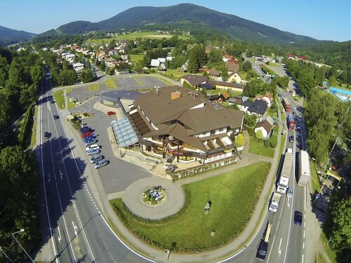 Hotel Eroplán, Забронировать Отель Рожнов-под-Радгоштем Beskids