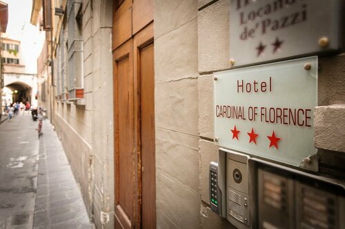 Hotel Cardinal of Florence - recommended for ages 25 to 55, Забронировать Отель Отели Флоренции с парковкой, рядом с Генеральное консульство Испании во Флоренции, Парковка