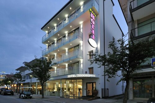 Hotel Rossini 4S, Забронировать Отель Отели Линьяно-Саббьядоро с парковкой, Парковка