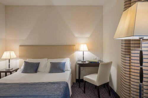 Hotel Nazionale, Забронировать Отель Отели Ломбардии с бассейном, Бассейн