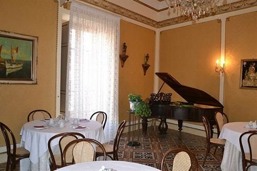 Domus Notari, Book Hotel Monreale hoteller med parkering, Parkering