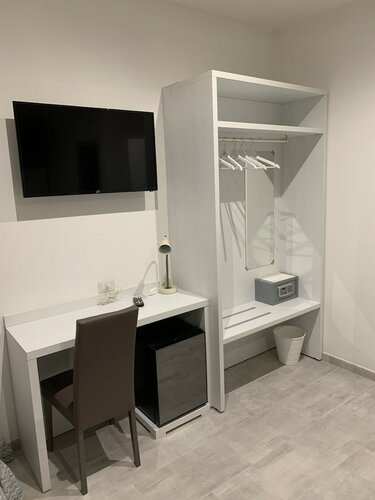 Hotel Assarotti, Забронировать Отель Отели Генуи с парковкой, рядом с Музеи-дворцы Страда Нуова, Парковка