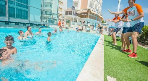 Fabilia Family Resort Milano Marittima, Забронировать Курортный отель Морской Милан Ravenna Area, рядом с Гольф-клуб Adriatic Cervia