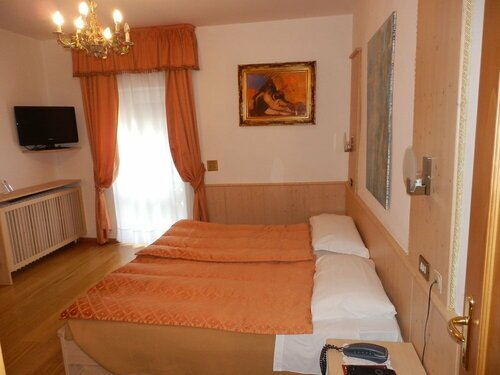 Hotel Montana, Забронировать Отель Кортина-д'Ампеццо Кадоре, рядом с Cortina - Col Drusciè