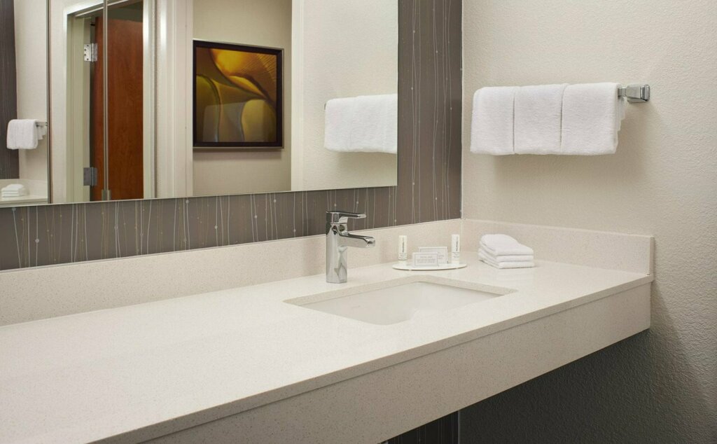 Courtyard by Marriott Kansas City Overland Park/Convention Center