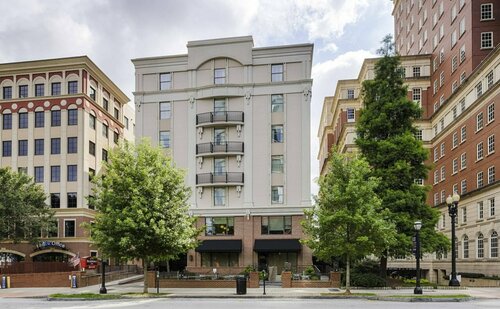 Residence Inn Atlanta Midtown 17th Street, Забронировать Отель Отели Атланта с завтраком, рядом с Станция метро "Центр искусств", Завтраки