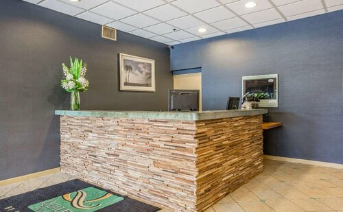 Quality Inn & Suites Hermosa Beach, Забронировать Отель Хермоса-Бич 