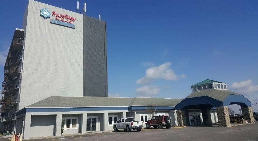Orangewood Inn & Suites Kci