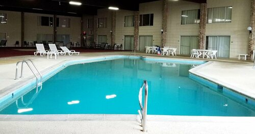 Morris Grand Hotel and Conference Center, Забронировать Отель Моррис штат Миннесота