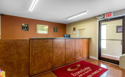 Econo Lodge & Suites Southern Pines, Buchen Sie Hotel Southern Pines 