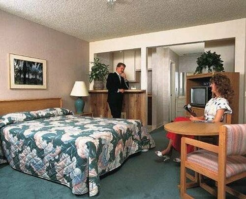 California Suites Hotel, Забронировать Отель Сан-Диего San Diego Metropolitan Area, рядом с Boomers San Diego