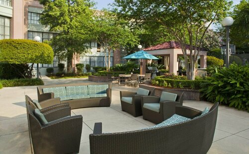 Sonesta ES Suites New Orleans Convention Center, Забронировать Отель Отели Нового Орлеана с парковкой, рядом с Круизный порт Нового Орлеана, Парковка