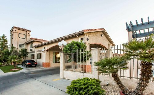 Quality Inn Near China Lake Naval Station, Rezerwuj Hotel Hotele w Ridgecrest z basenem, Basen