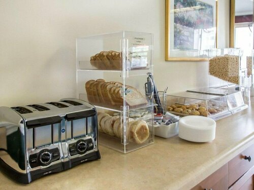 Econo Lodge Inn & Suites Windsor, Book Hotel Hoteller i Connecticut med morgenmad, Morgenmad