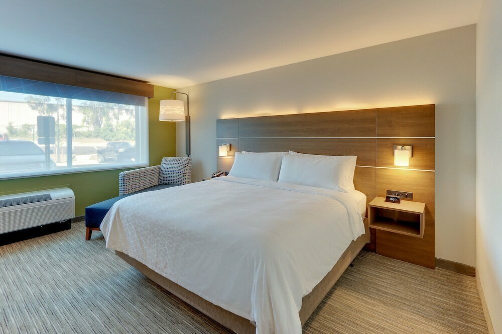 Holiday Inn Express & Suites Roanoke