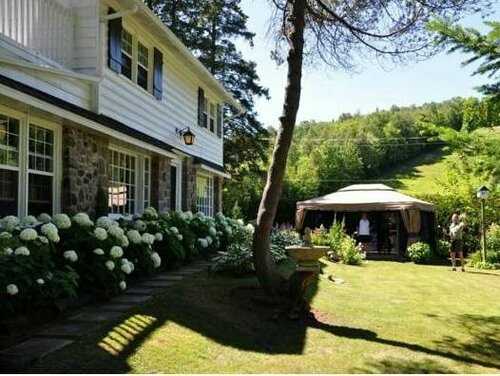 Gîte Pantoufles et Pamplemousse, Rezervați Hotel Hoteluri 3* în Sainte-Adele, 3*