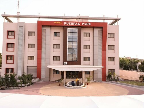 Hotel Pushpak Park, Забронировать Отель Османабад штат Махараштра
