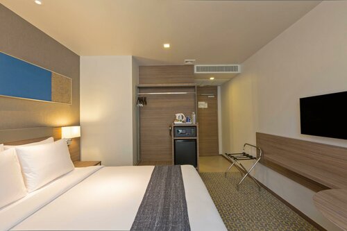 Holiday Inn Express Bangkok Sathorn by IHG, Забронировать Отель Отели Провинции Бангкока с парковкой, Парковка