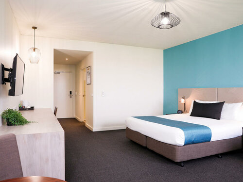 Mantra Melbourne Melton, Book Hotel  