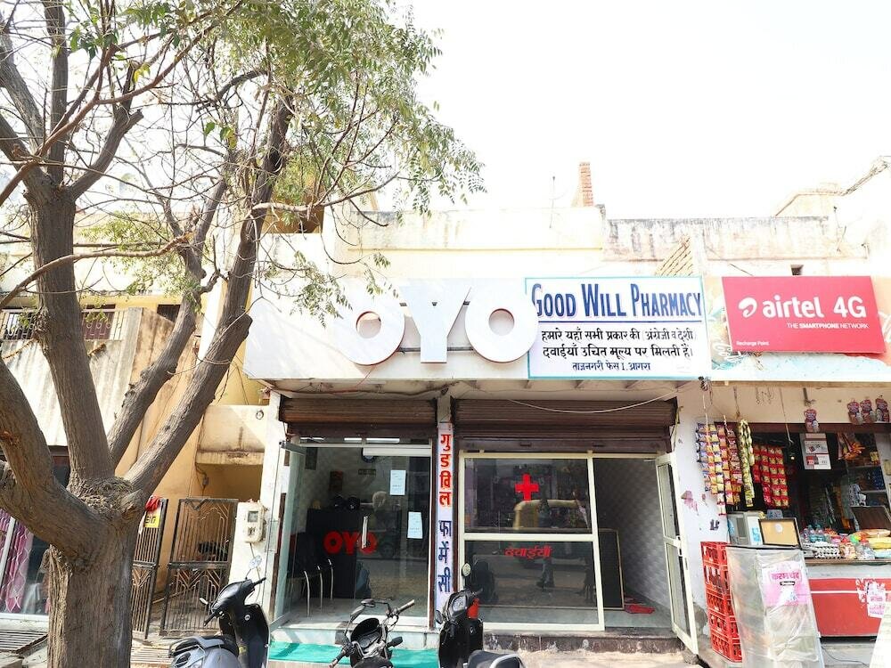 Oyo 27742 Zaki Hs Near Taj Mahal