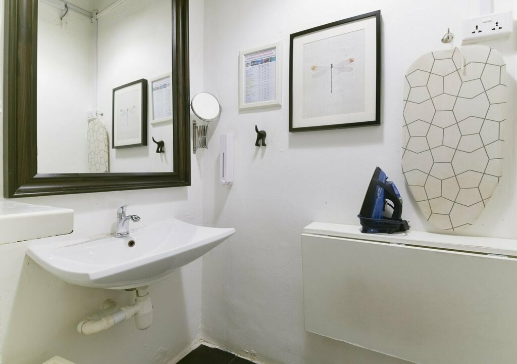 Chic Capsule Otel