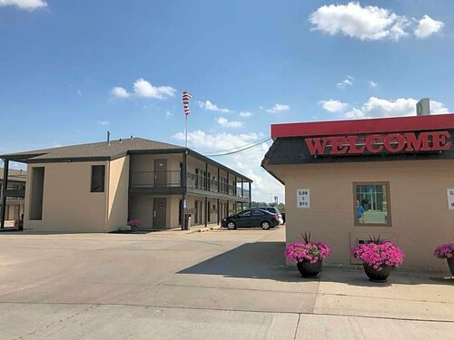 American Inn Council Bluffs, Забронировать Отель Каунсил-Блафс Айова, рядом с Выставочный центр Mid-America Center