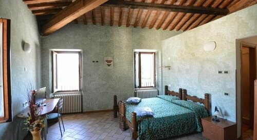 Ostello Villa Redenta, Book Hostel / Vandrerhjem Hoteller i Spoleto med parkering, Parkering