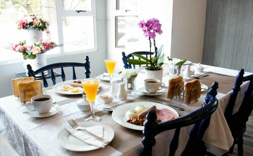 McAllisters on 8th, Забронировать Гостевой дом Уиндермир Дурбан, рядом с Музей Килли Кэмпбелл