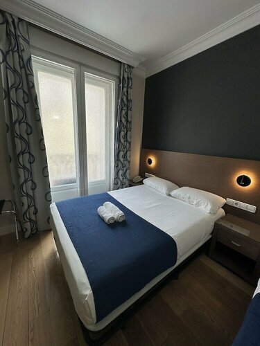 Hostal Abadia Madrid, Забронировать Хостел Отели Мадрида с завтраком, рядом с Sala Triangulo, Завтраки