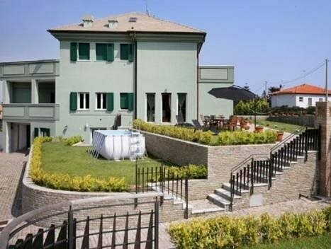 Villamir B&B, Забронировать Отель «постель и завтрак» Отели Альбенга с парковкой, Парковка