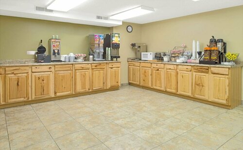 Super 8 by Wyndham St. Clair MO, Book Hotel Hoteller i Missouri med pool, Swimmingpool
