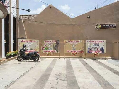 RedDoorz Hostel near Malang Train Station 3, Rezervasyon Pansiyon / Hostel Malang'teki Ucuz Oteller, Alun-alun Tugu yakınındaki