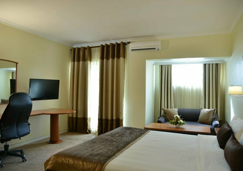 Cresta Oasis Hotel