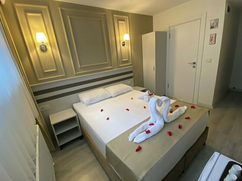 Grand Aura Hotel
