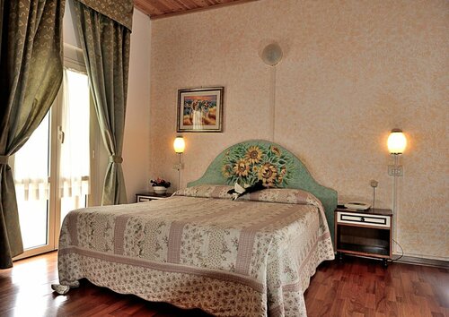 Albergo Ristorante Ferretti, Забронировать Отель Сполето 