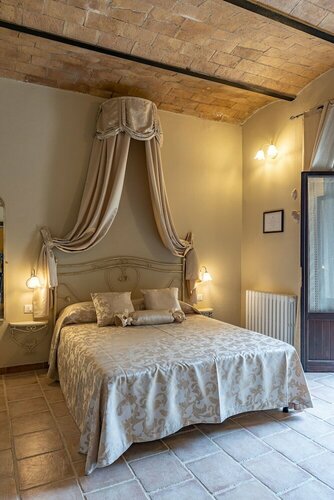Wine Resort Colsereno, Забронировать Курортный отель Монтальчино Валь д’Орча